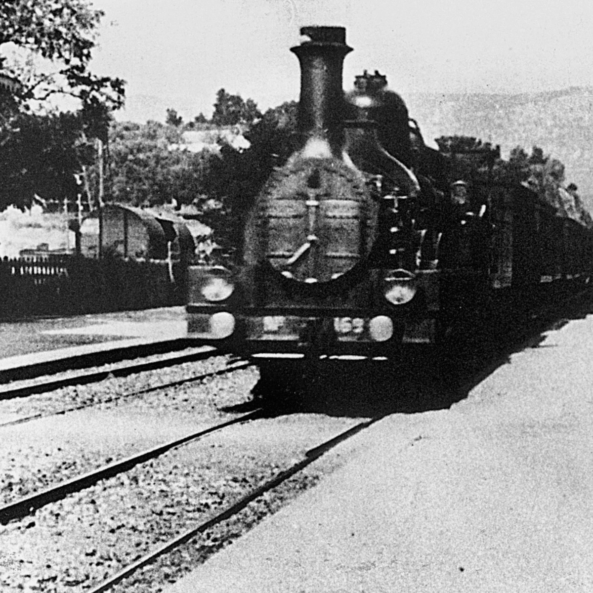 The Lumière brothers: a train arriving at La Ciotat station