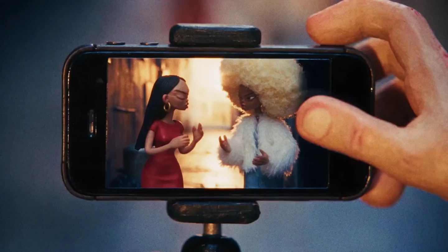 The phone on its tripod fills the frame, the alley scene playing on its screen